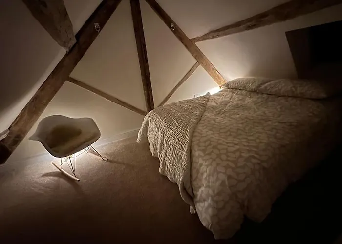 Luxury 2 Bed Cottage In The Centre Of Melbourne